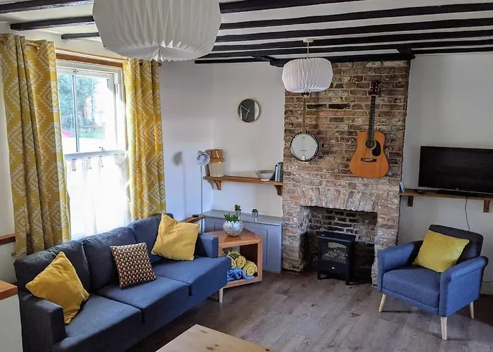 200 Year Old Large Townhouse With Sea Views