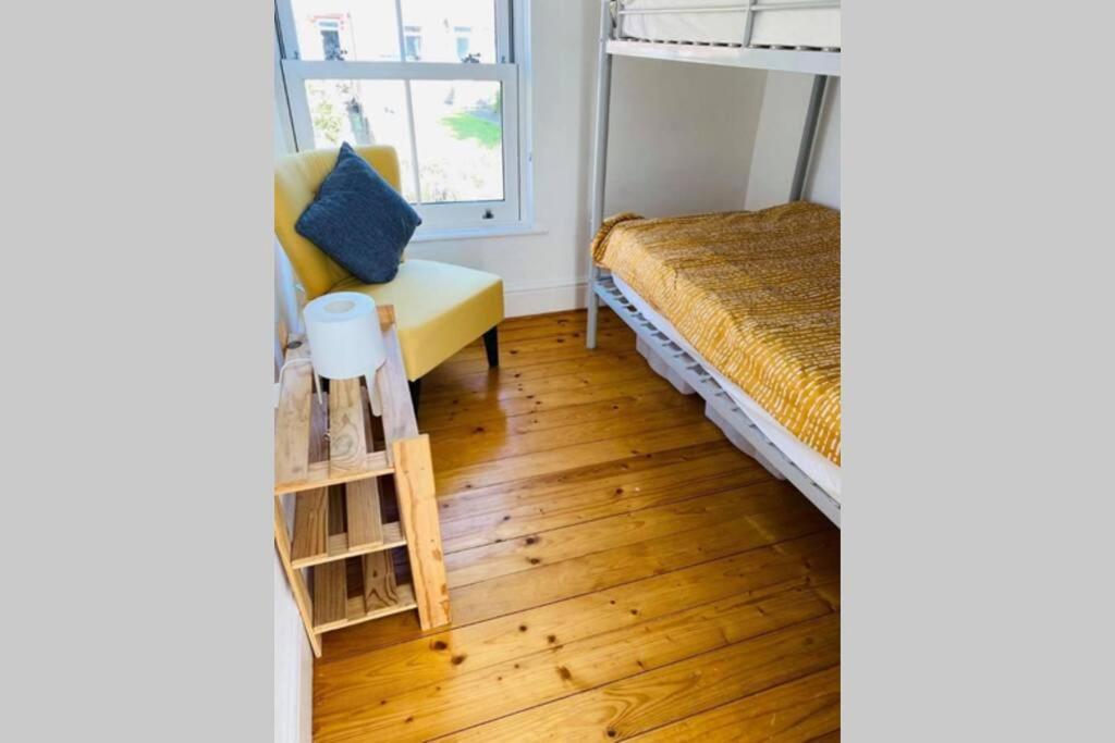 200 Year Old Large Townhouse With Sea Views *