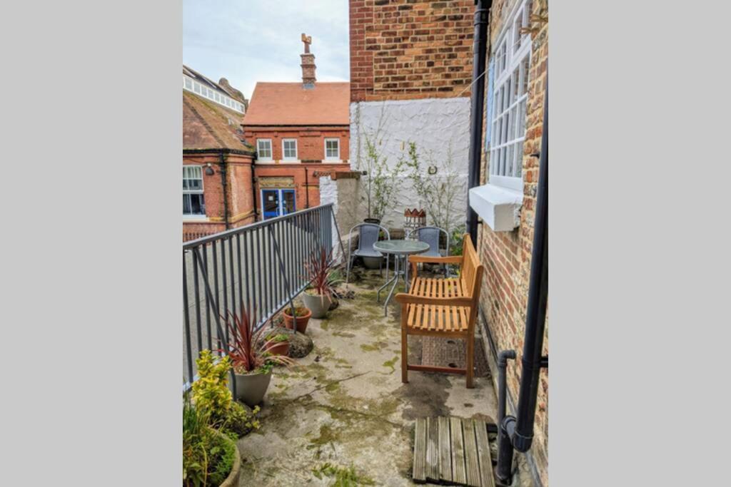 Holiday home 200 Year Old Large Townhouse With Sea Views *